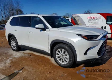 2024 Toyota Grand Highlander Xle z USA, uszkodzony, nr VIN 5TDAAAA5XRS017741